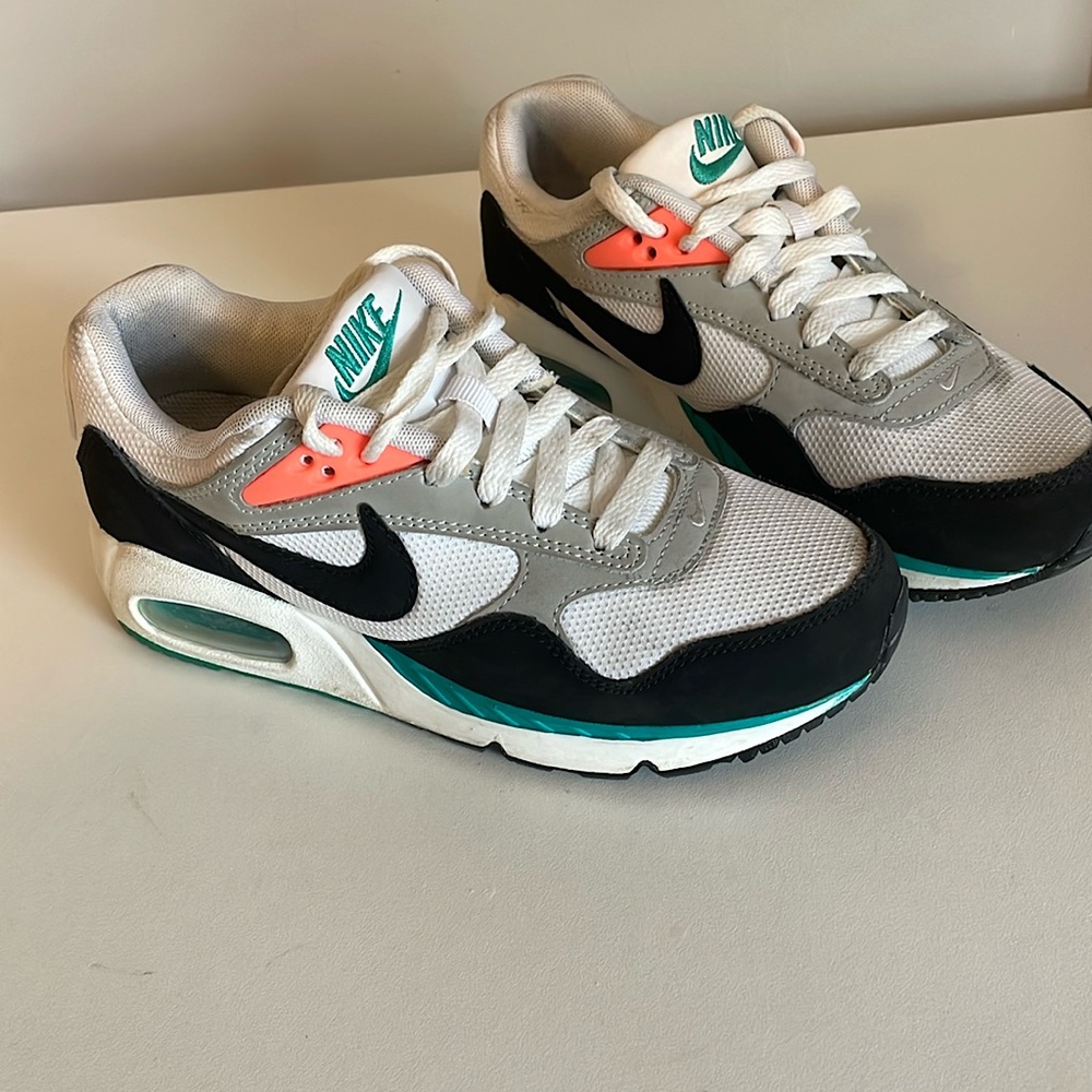 Women’s Size 6 Nike Air Shoes